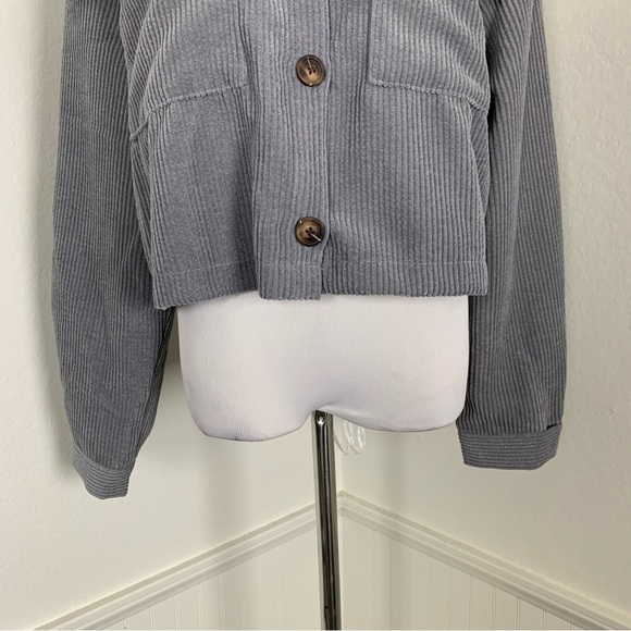 Corduroy Cropped Shacket Gray Size Large Front Pockets - Picture 7 of 15